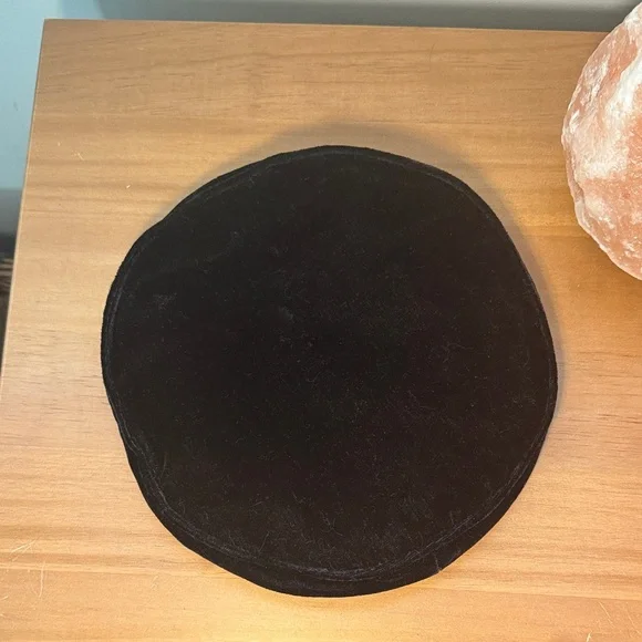 Vintage Black Velvet Beret - Picture 4 of 9